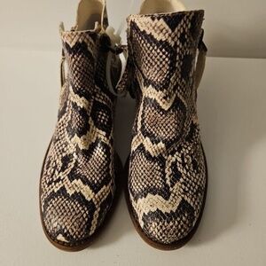 Gianni Bini Snakeskin Snake Print Leather Zip Side Ankle Boots Booties 6 M